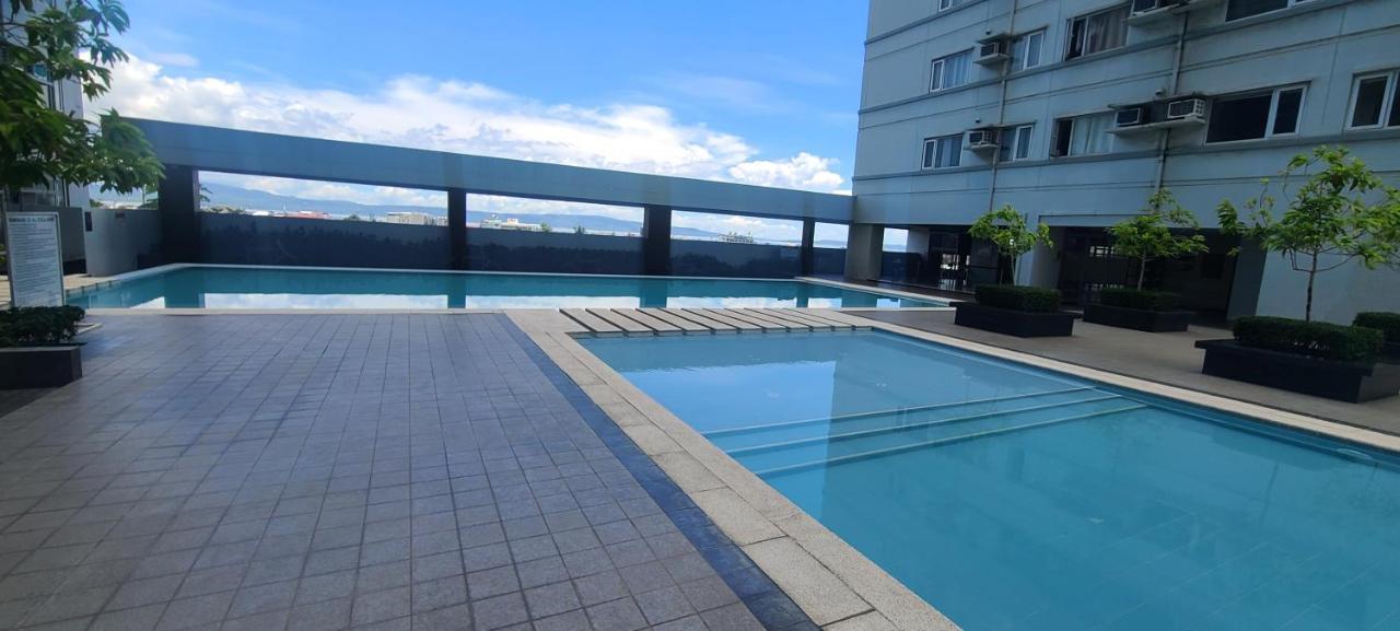 Avida Tower Free Airport Pick Up For 3 Nights Stay Or More Davao Екстер'єр фото
